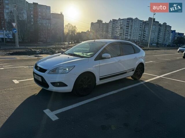 Белый Форд Фокус, объемом двигателя 1.6 л и пробегом 187 тыс. км за 4800 $, фото 2 на Automoto.ua