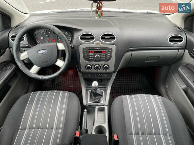 Білий Форд Фокус, об'ємом двигуна 1.4 л та пробігом 325 тис. км за 5000 $, фото 75 на Automoto.ua
