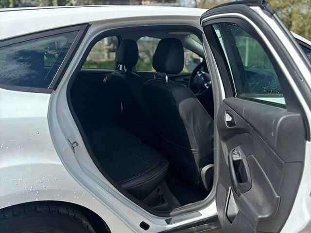 Білий Форд Фокус, об'ємом двигуна 2 л та пробігом 226 тис. км за 6500 $, фото 9 на Automoto.ua