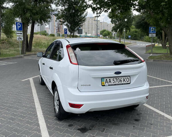 Білий Форд Фокус, об'ємом двигуна 1.4 л та пробігом 325 тис. км за 5000 $, фото 39 на Automoto.ua