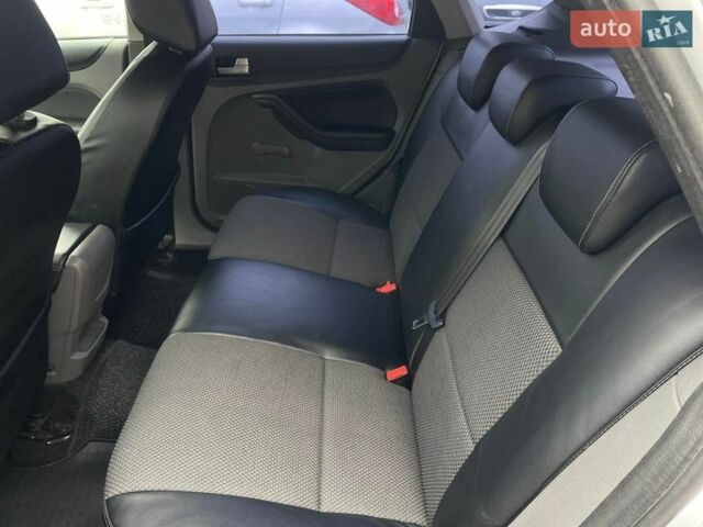 Белый Форд Фокус, объемом двигателя 1.6 л и пробегом 198 тыс. км за 5900 $, фото 22 на Automoto.ua