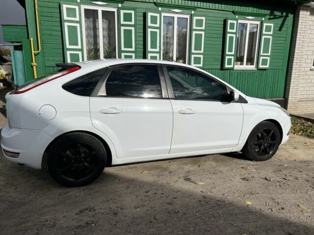 Белый Форд Фокус, объемом двигателя 1.6 л и пробегом 232 тыс. км за 5300 $, фото 1 на Automoto.ua