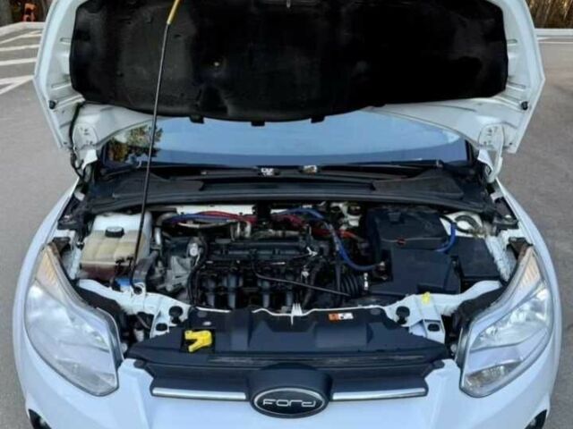 Белый Форд Фокус, объемом двигателя 1.6 л и пробегом 143 тыс. км за 3285 $, фото 5 на Automoto.ua