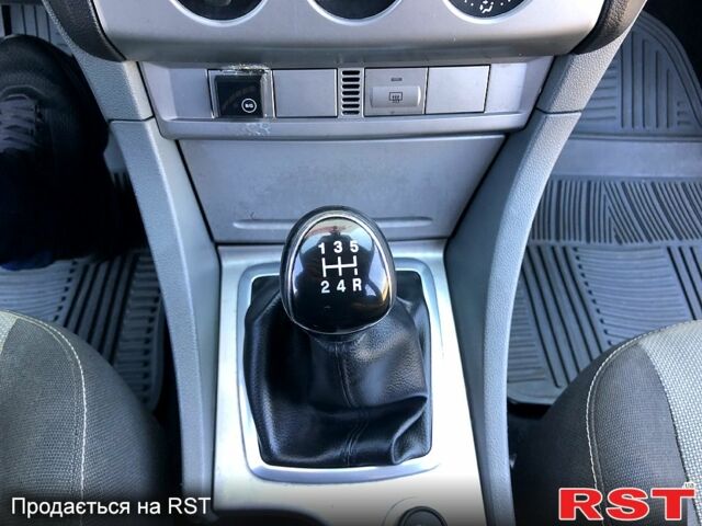 Белый Форд Фокус, объемом двигателя 1.6 л и пробегом 98 тыс. км за 5300 $, фото 12 на Automoto.ua