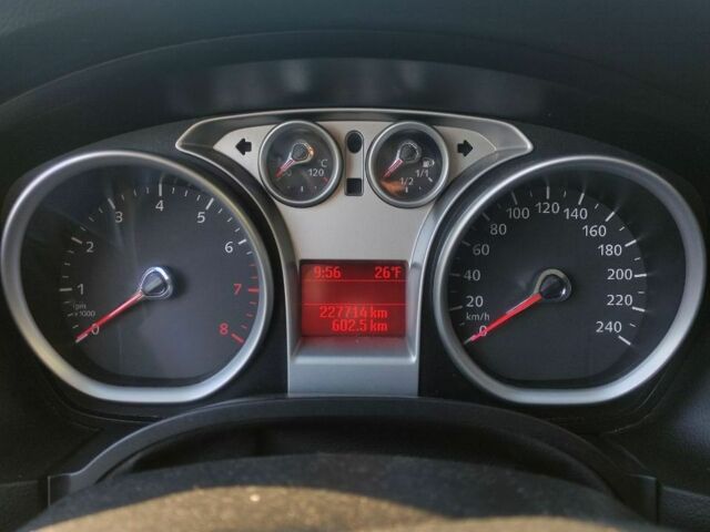 Белый Форд Фокус, объемом двигателя 1.6 л и пробегом 227 тыс. км за 5200 $, фото 12 на Automoto.ua