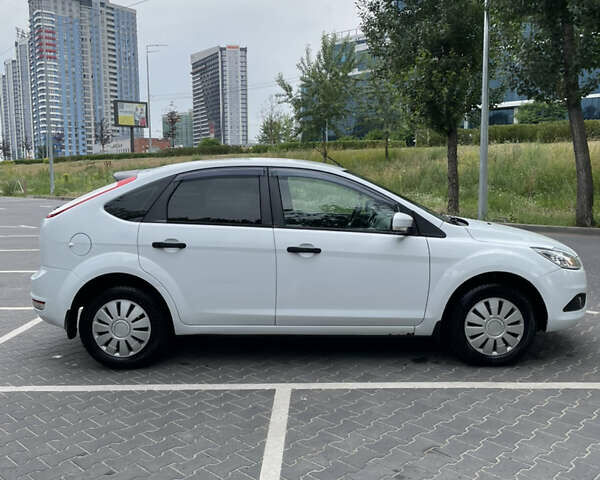 Білий Форд Фокус, об'ємом двигуна 1.4 л та пробігом 325 тис. км за 5000 $, фото 25 на Automoto.ua
