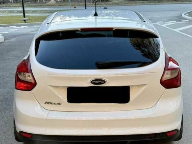 Белый Форд Фокус, объемом двигателя 1.6 л и пробегом 143 тыс. км за 2800 $, фото 2 на Automoto.ua
