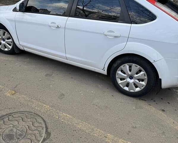 Білий Форд Фокус, об'ємом двигуна 1.8 л та пробігом 293 тис. км за 6300 $, фото 8 на Automoto.ua