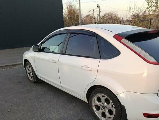 Белый Форд Фокус, объемом двигателя 1.6 л и пробегом 197 тыс. км за 6500 $, фото 4 на Automoto.ua