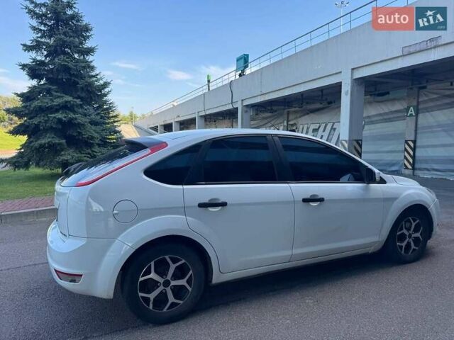 Белый Форд Фокус, объемом двигателя 1.4 л и пробегом 200 тыс. км за 4600 $, фото 9 на Automoto.ua