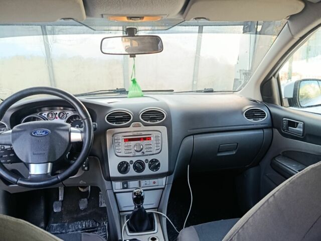 Білий Форд Фокус, об'ємом двигуна 1.6 л та пробігом 210 тис. км за 5350 $, фото 5 на Automoto.ua