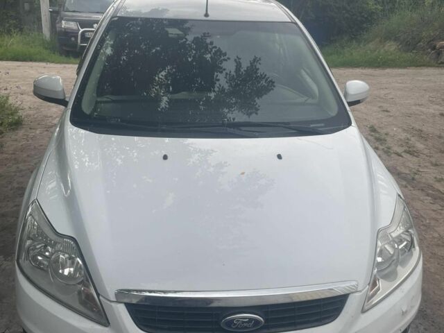 Белый Форд Фокус, объемом двигателя 1.6 л и пробегом 220 тыс. км за 5500 $, фото 6 на Automoto.ua