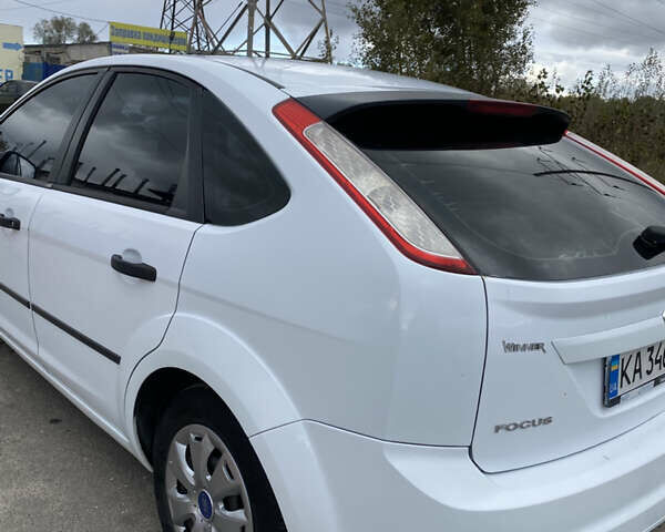 Белый Форд Фокус, объемом двигателя 1.4 л и пробегом 247 тыс. км за 6500 $, фото 4 на Automoto.ua