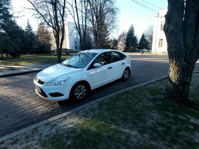 Белый Форд Фокус, объемом двигателя 1.4 л и пробегом 92 тыс. км за 8800 $, фото 8 на Automoto.ua