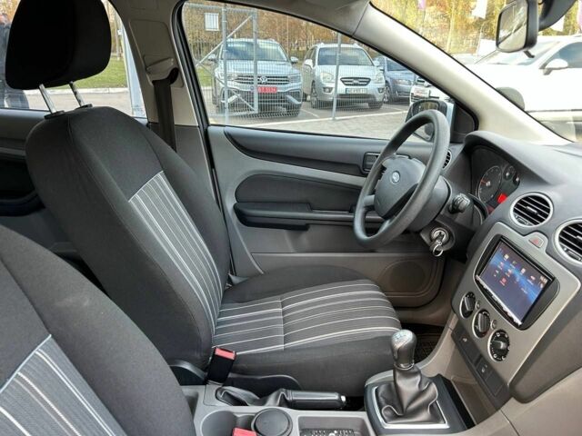 Белый Форд Фокус, объемом двигателя 1.4 л и пробегом 167 тыс. км за 5900 $, фото 14 на Automoto.ua