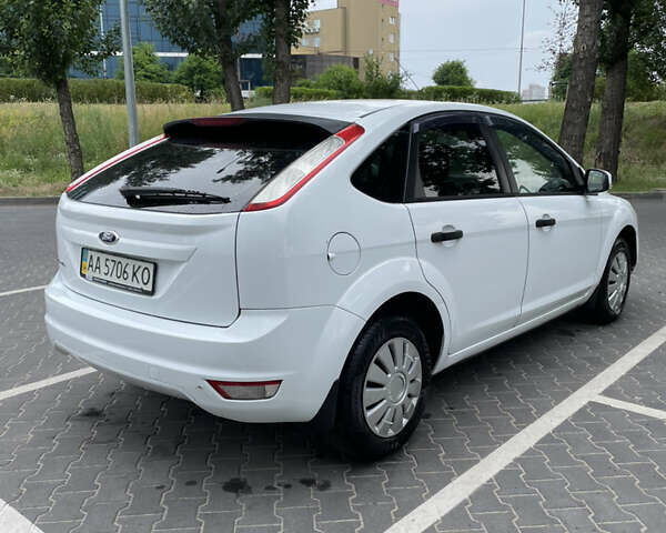 Білий Форд Фокус, об'ємом двигуна 1.4 л та пробігом 325 тис. км за 5000 $, фото 22 на Automoto.ua