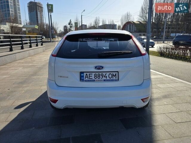 Білий Форд Фокус, об'ємом двигуна 1.6 л та пробігом 105 тис. км за 6999 $, фото 5 на Automoto.ua