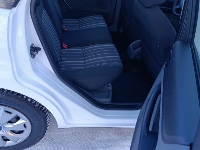 Белый Форд Фокус, объемом двигателя 1.4 л и пробегом 192 тыс. км за 4600 $, фото 9 на Automoto.ua