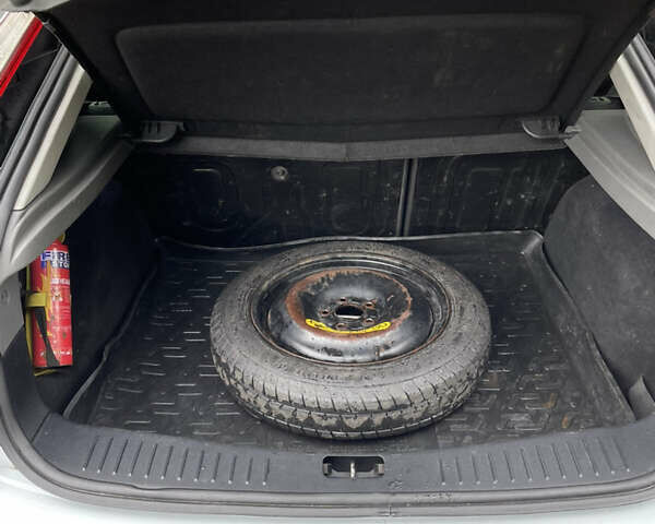 Білий Форд Фокус, об'ємом двигуна 1.4 л та пробігом 325 тис. км за 5000 $, фото 44 на Automoto.ua