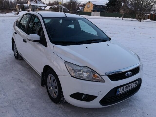 Белый Форд Фокус, объемом двигателя 1.4 л и пробегом 192 тыс. км за 4600 $, фото 4 на Automoto.ua
