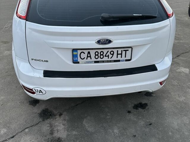 Белый Форд Фокус, объемом двигателя 1.6 л и пробегом 197 тыс. км за 6300 $, фото 3 на Automoto.ua