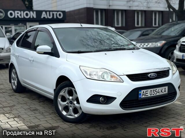 Белый Форд Фокус, объемом двигателя 1.6 л и пробегом 198 тыс. км за 5900 $, фото 5 на Automoto.ua