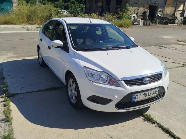 Белый Форд Фокус, объемом двигателя 1.4 л и пробегом 112 тыс. км за 4999 $, фото 2 на Automoto.ua