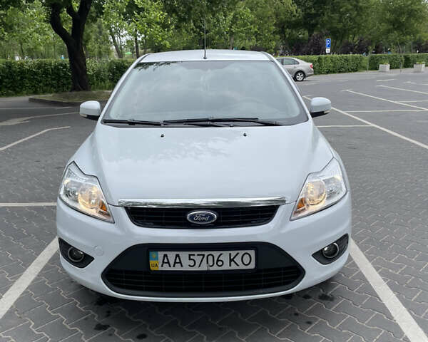 Білий Форд Фокус, об'ємом двигуна 1.4 л та пробігом 325 тис. км за 5000 $, фото 42 на Automoto.ua