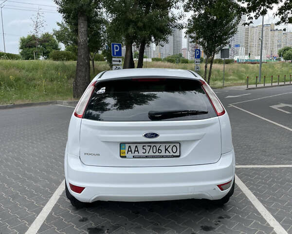 Білий Форд Фокус, об'ємом двигуна 1.4 л та пробігом 325 тис. км за 5000 $, фото 19 на Automoto.ua