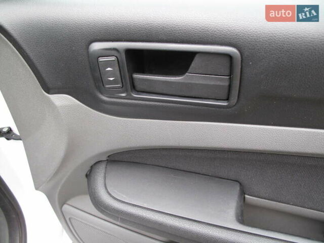 Белый Форд Фокус, объемом двигателя 1.39 л и пробегом 215 тыс. км за 5000 $, фото 29 на Automoto.ua