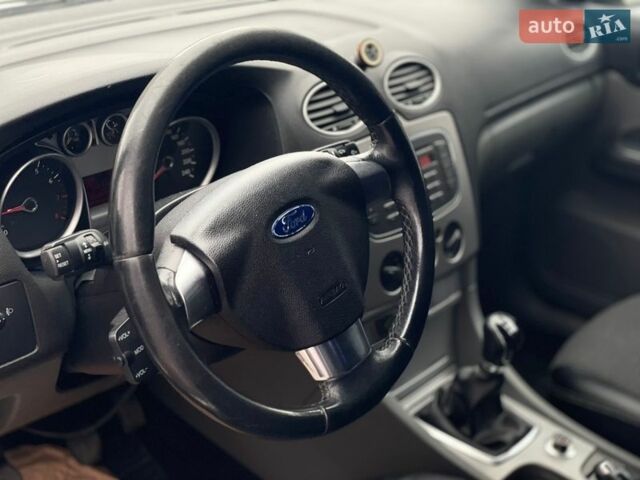 Белый Форд Фокус, объемом двигателя 1.6 л и пробегом 198 тыс. км за 5900 $, фото 14 на Automoto.ua