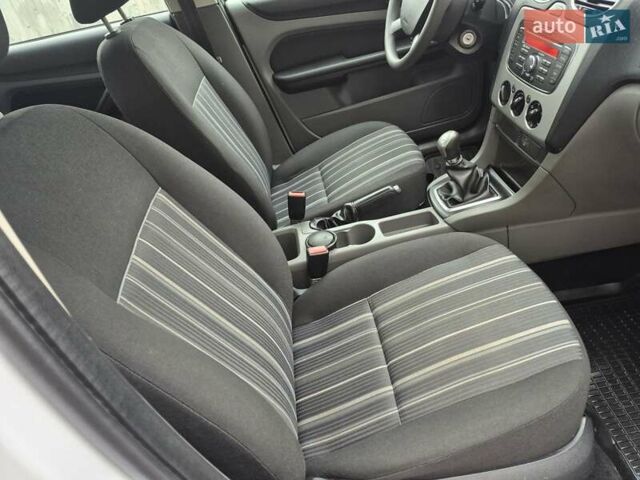 Білий Форд Фокус, об'ємом двигуна 1.4 л та пробігом 91 тис. км за 6800 $, фото 42 на Automoto.ua