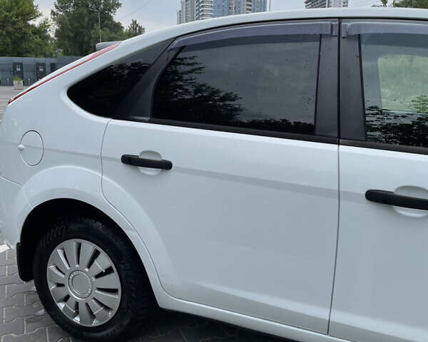 Білий Форд Фокус, об'ємом двигуна 1.4 л та пробігом 325 тис. км за 5000 $, фото 30 на Automoto.ua