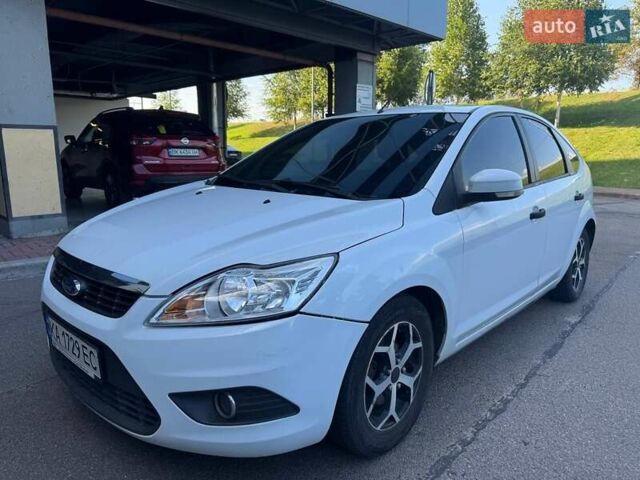 Белый Форд Фокус, объемом двигателя 1.4 л и пробегом 200 тыс. км за 4600 $, фото 4 на Automoto.ua