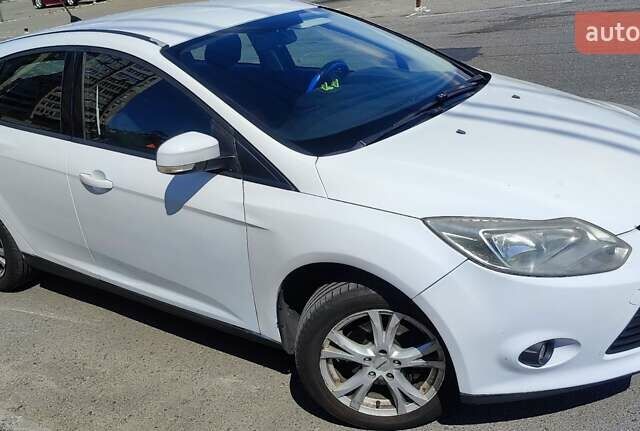 Белый Форд Фокус, объемом двигателя 1.6 л и пробегом 560 тыс. км за 5500 $, фото 1 на Automoto.ua