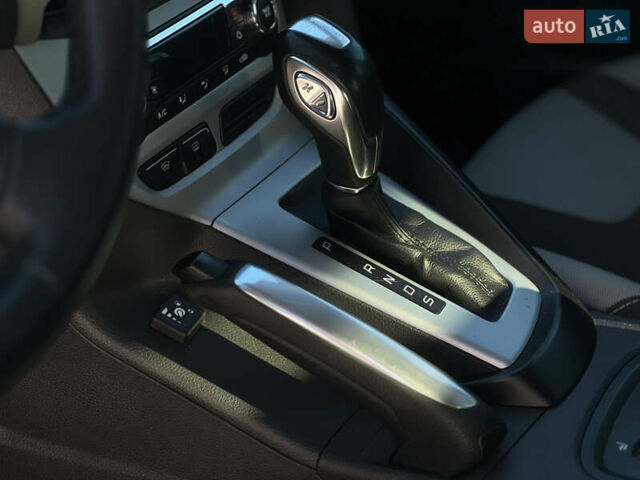 Белый Форд Фокус, объемом двигателя 1.6 л и пробегом 254 тыс. км за 6500 $, фото 5 на Automoto.ua