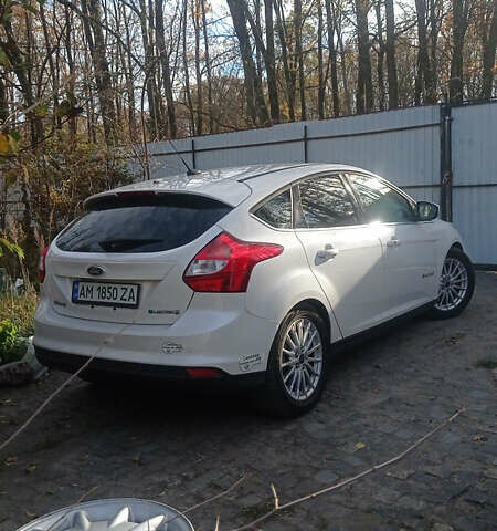 Белый Форд Фокус, объемом двигателя 0 л и пробегом 146 тыс. км за 8300 $, фото 1 на Automoto.ua