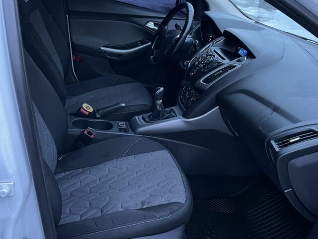 Белый Форд Фокус, объемом двигателя 1.6 л и пробегом 280 тыс. км за 5999 $, фото 6 на Automoto.ua