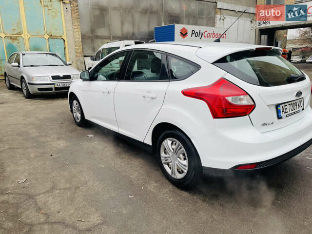 Белый Форд Фокус, объемом двигателя 1.6 л и пробегом 288 тыс. км за 5200 $, фото 5 на Automoto.ua