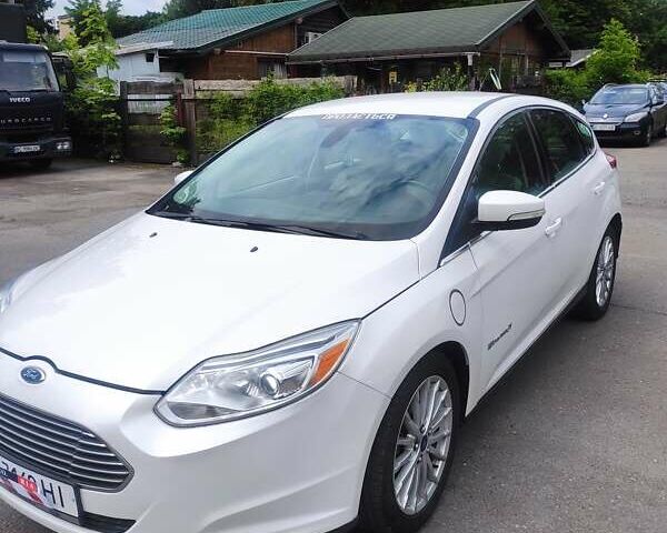 Білий Форд Фокус, об'ємом двигуна 0 л та пробігом 180 тис. км за 5800 $, фото 11 на Automoto.ua