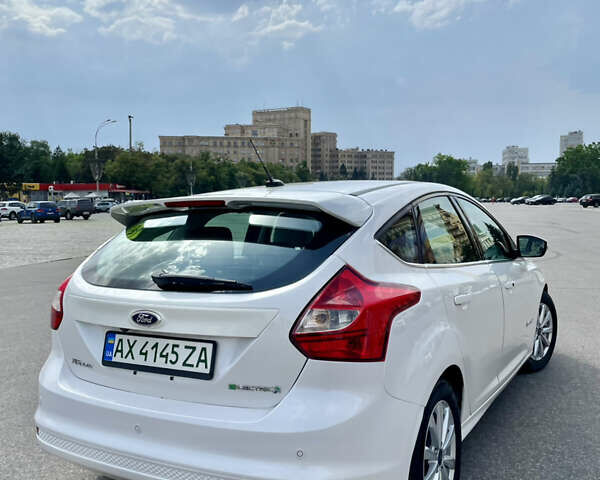 Белый Форд Фокус, объемом двигателя 0 л и пробегом 135 тыс. км за 7600 $, фото 3 на Automoto.ua