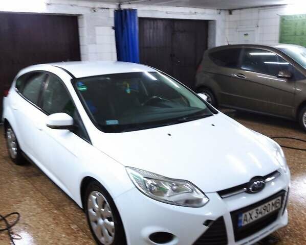 Білий Форд Фокус, об'ємом двигуна 2 л та пробігом 129 тис. км за 8100 $, фото 4 на Automoto.ua