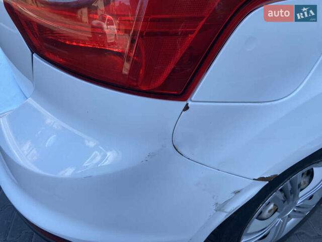 Білий Форд Фокус, об'ємом двигуна 1.6 л та пробігом 288 тис. км за 4800 $, фото 4 на Automoto.ua