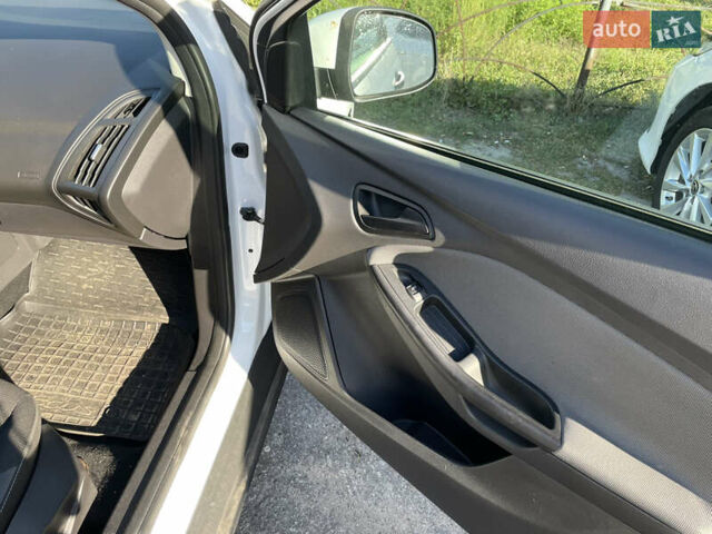 Белый Форд Фокус, объемом двигателя 1.6 л и пробегом 135 тыс. км за 7900 $, фото 9 на Automoto.ua