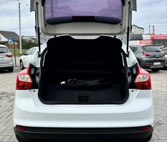 Белый Форд Фокус, объемом двигателя 0 л и пробегом 146 тыс. км за 7999 $, фото 5 на Automoto.ua