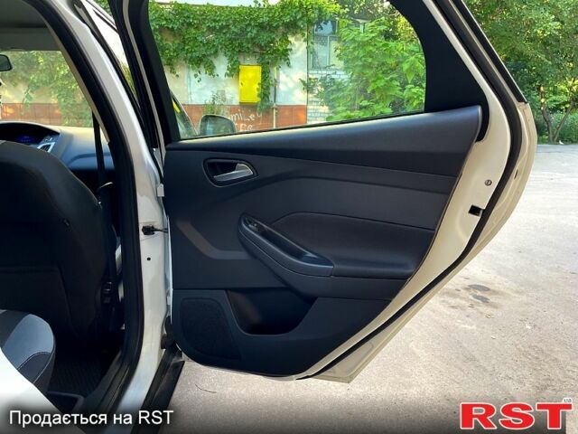 Белый Форд Фокус, объемом двигателя 1.6 л и пробегом 214 тыс. км за 7700 $, фото 9 на Automoto.ua