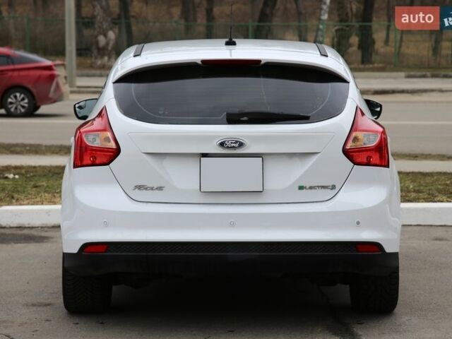 Білий Форд Фокус, об'ємом двигуна 0 л та пробігом 153 тис. км за 6600 $, фото 4 на Automoto.ua