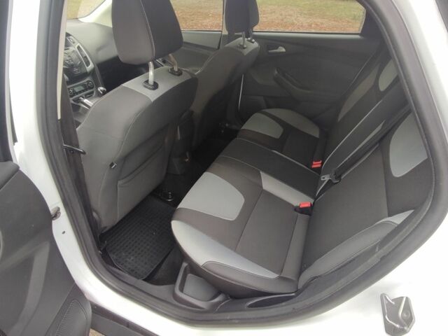 Белый Форд Фокус, объемом двигателя 1.6 л и пробегом 223 тыс. км за 6900 $, фото 6 на Automoto.ua