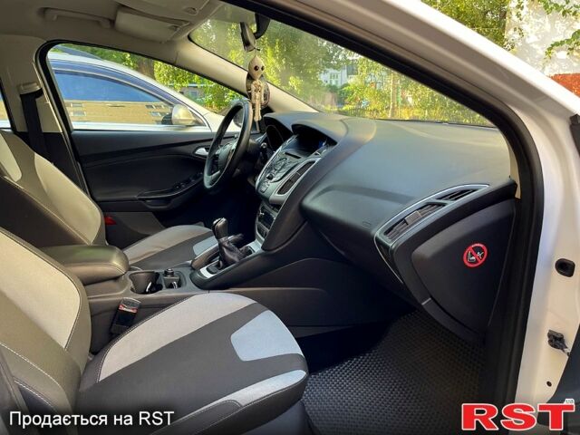 Белый Форд Фокус, объемом двигателя 1.6 л и пробегом 214 тыс. км за 7700 $, фото 4 на Automoto.ua