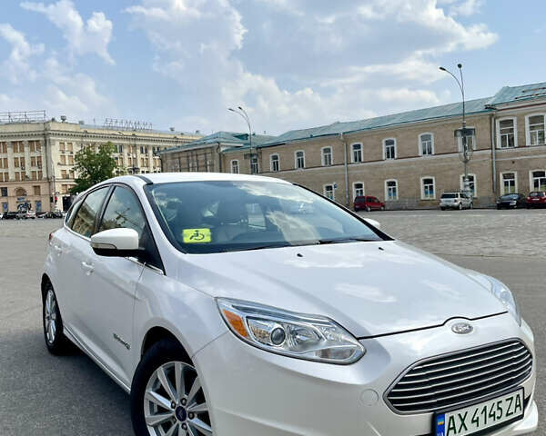 Белый Форд Фокус, объемом двигателя 0 л и пробегом 135 тыс. км за 7600 $, фото 5 на Automoto.ua
